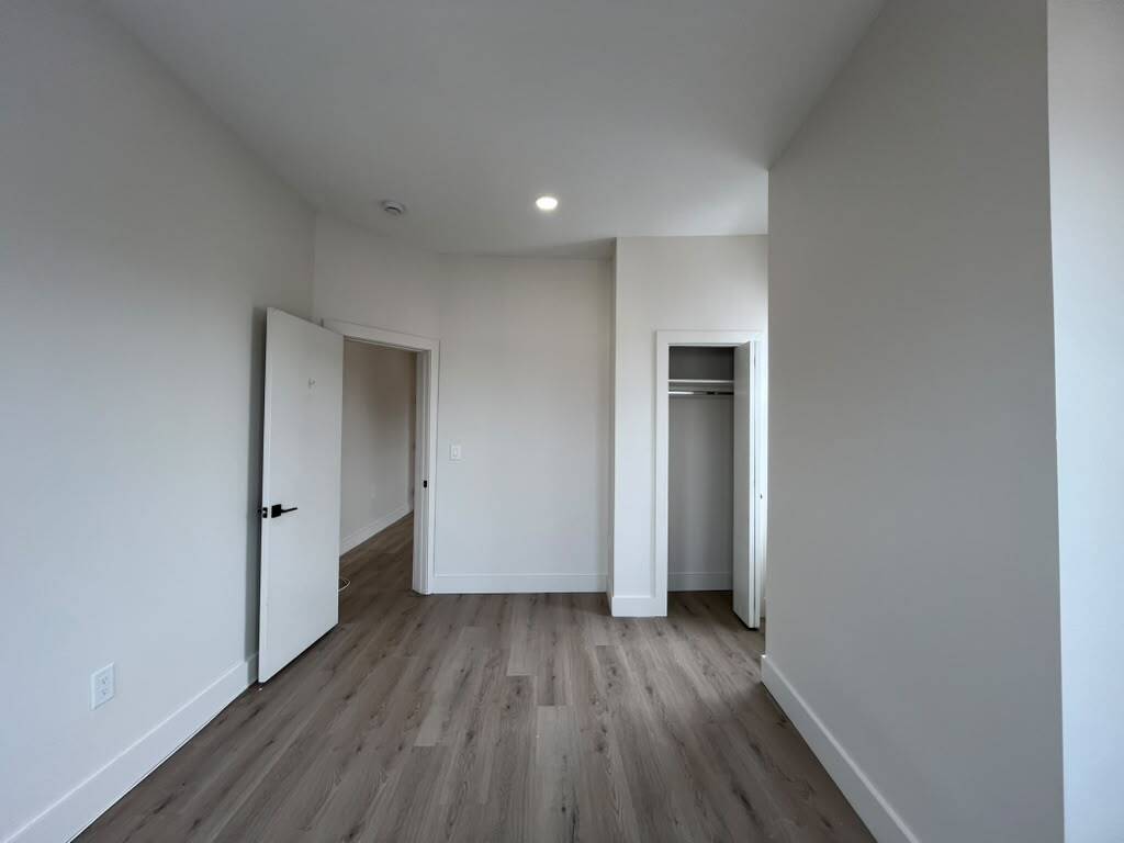 Building Photo - 530 W Side Ave