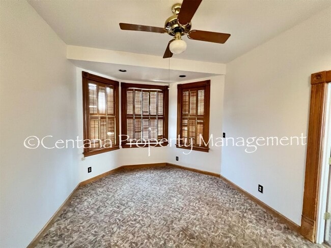 Building Photo - Historic home centrally located and beauti...