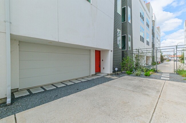 Building Photo - 1157 W 18th St