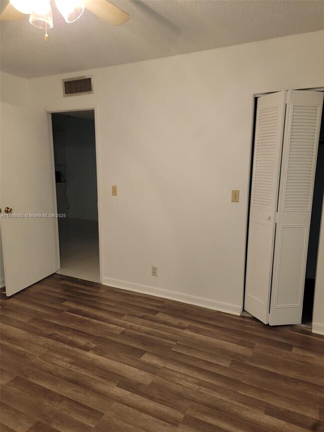 Building Photo - 30 SE 4th Ave