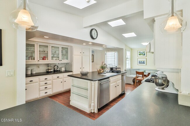 Building Photo - 31944 CA-1