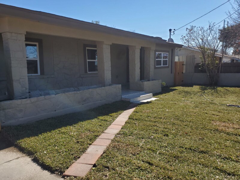 Building Photo - 118 Esmeralda Dr