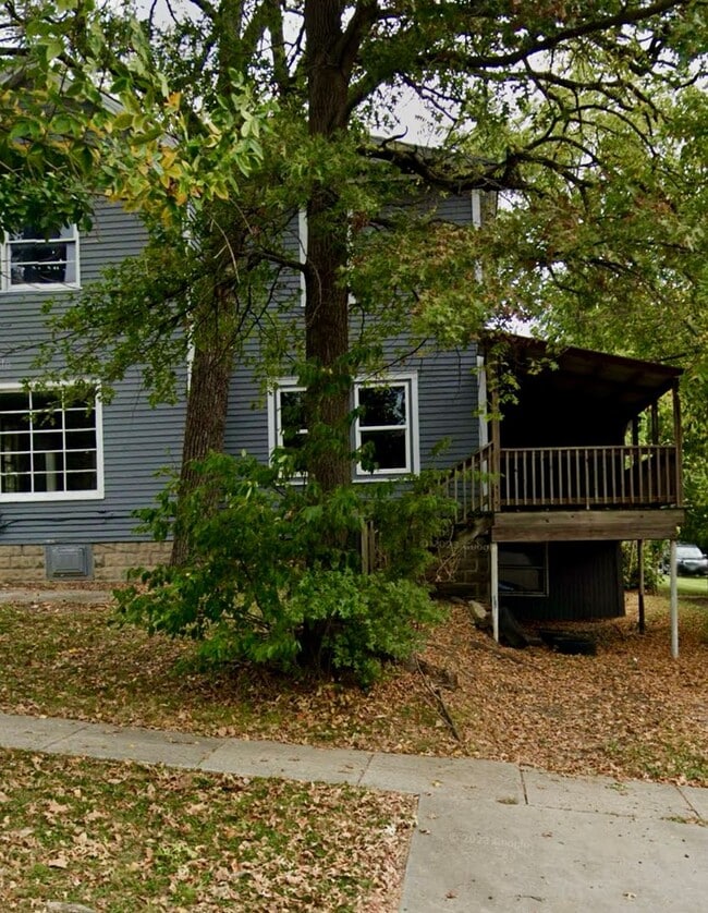 Building Photo - 311 W Elm St