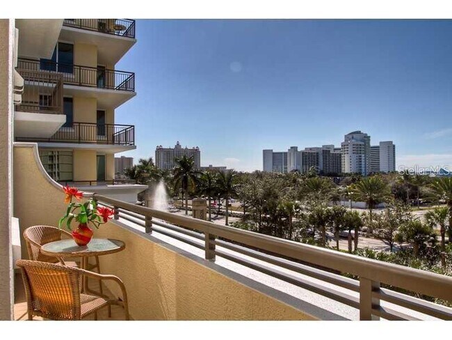 Building Photo - 800 N Tamiami Trl