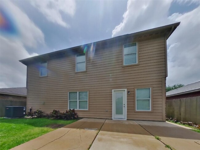Building Photo - 2123 Golden Topaz Dr