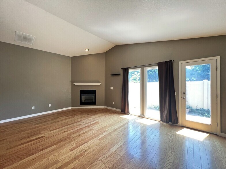 Building Photo - 3098 S Cadet Ln
