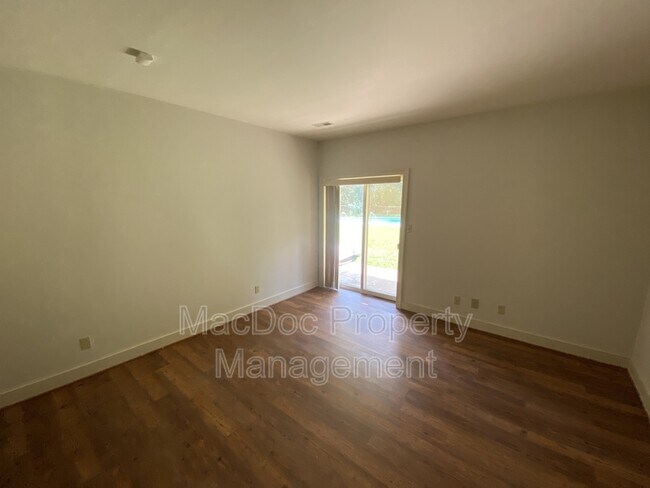 Building Photo - 11225 N Club Dr