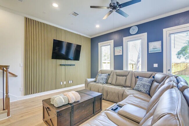 Building Photo - 5111 Briscoe St