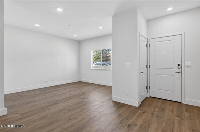 Building Photo - 1629 Icelandic Wy