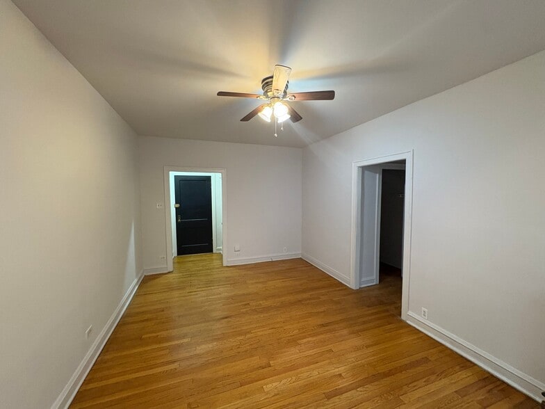 Building Photo - 824 S Austin Blvd