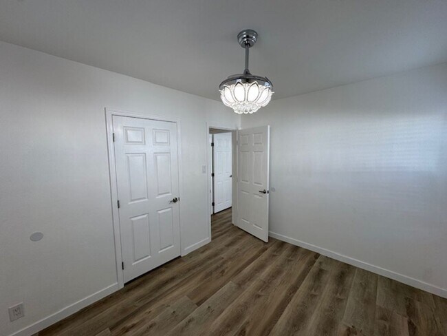 Building Photo - 3211 Park Ln