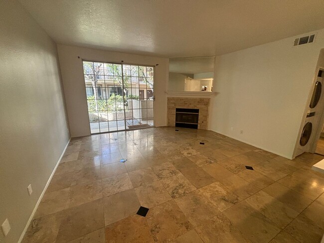 Building Photo - Charming 2-Bedroom Double Master Condo in ...