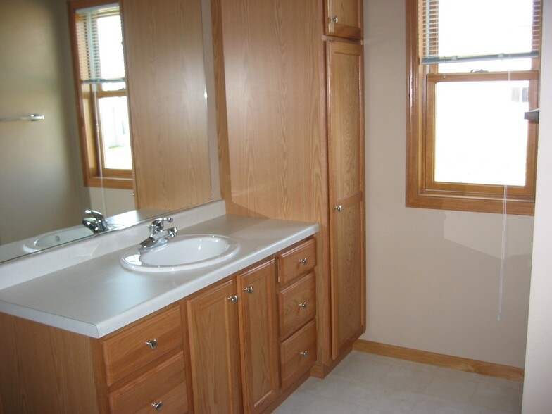 Building Photo - 605 Kramer Ln