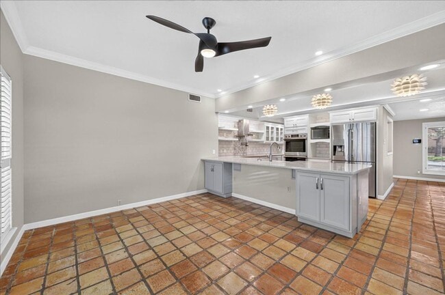Building Photo - 5305 Greenbriar Dr