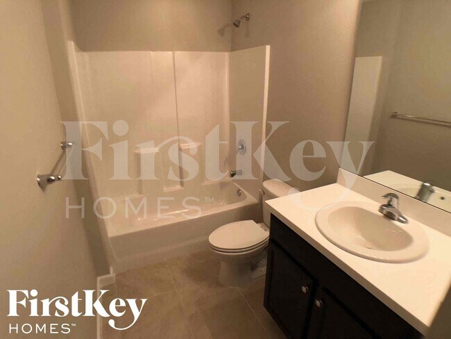 Building Photo - 2477 SW Aberdeen St