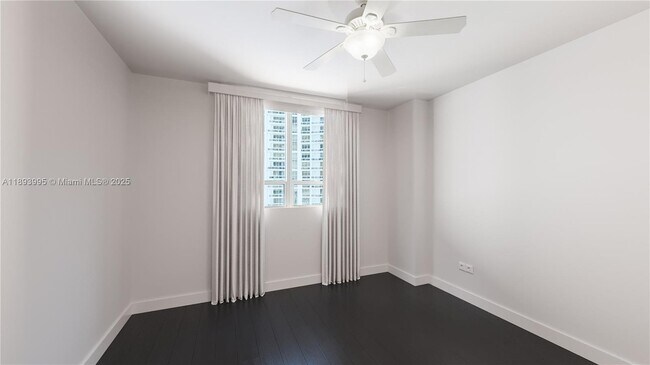 Building Photo - 801 Brickell Key Blvd