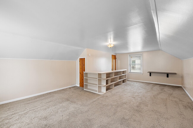Building Photo - 710 S Stephenson Hwy