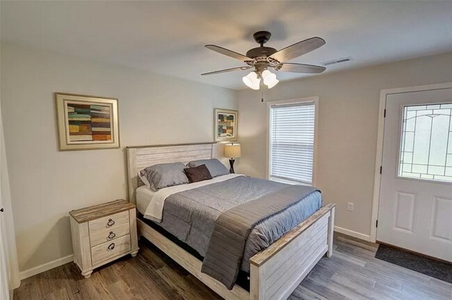 Building Photo - 10008 Aspen Ln