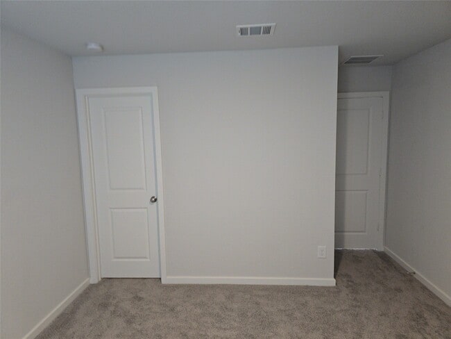 Building Photo - 9227 Dearborn Knoll Dr