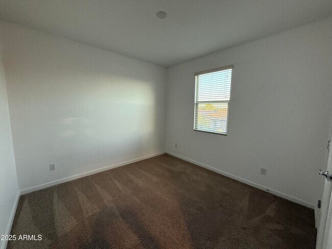 Building Photo - 14074 W Valentine St