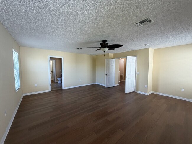 Building Photo - 256 Canna Dr