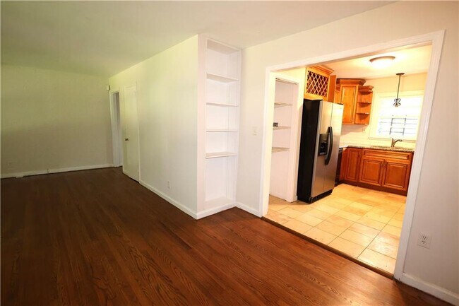 Building Photo - 1540 Alverado Way