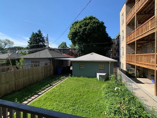 Building Photo - 3306 W Cullom Ave