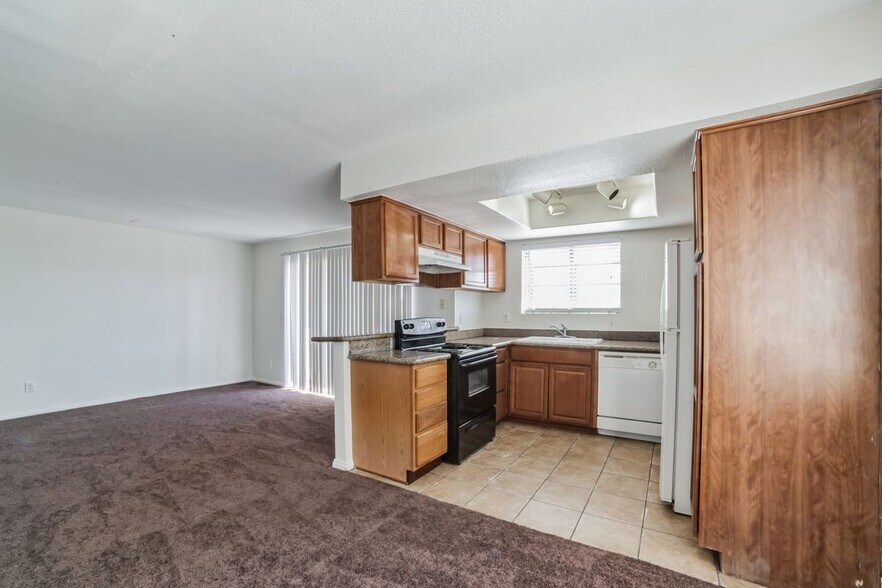 Building Photo - 7200 W Pirates Cove Rd