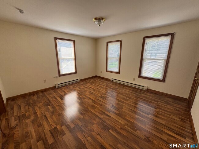 Building Photo - 145 Hoadley St