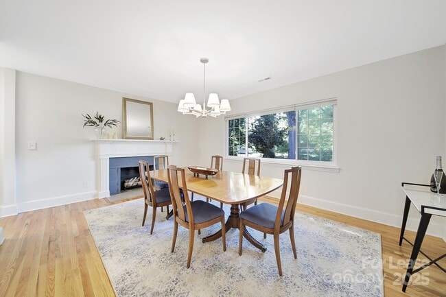 Building Photo - 3222 Clark St