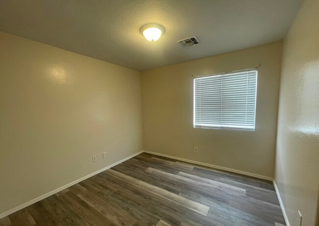 Building Photo - 24403 N Oasis Blvd
