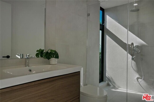 Building Photo - 4939 Petit Ave