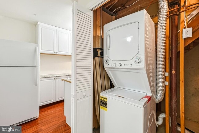 Building Photo - 9040 Armendown Dr