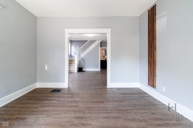 Building Photo - 614 N Temple Ave