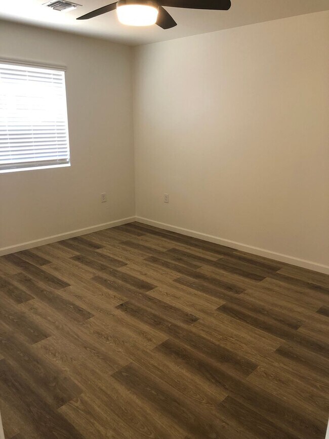 Building Photo - 2389 S Clovis Place-