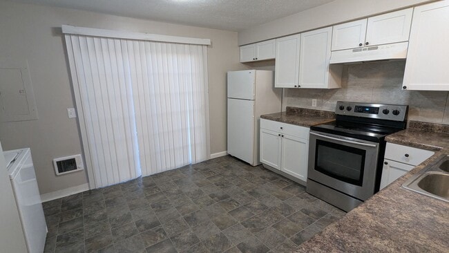 Building Photo - MN Cedar Village (827)