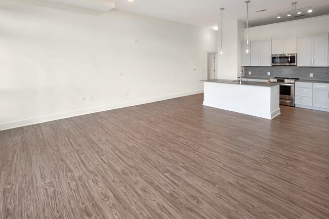 Building Photo - 101 S Tryon St