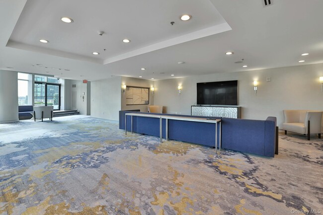 Building Photo - 5 Renaissance Square