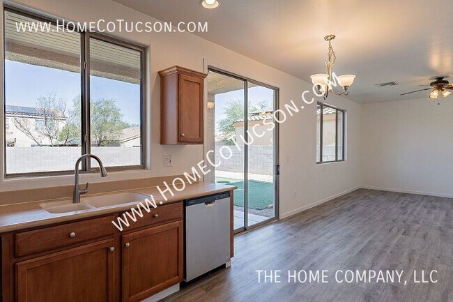 Building Photo - 6645 E Gehrig Ln