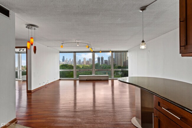 Building Photo - 330 W Diversey Pkwy