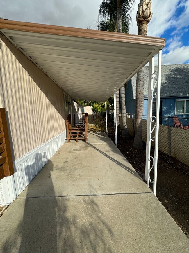 Building Photo - Beautiful rehabbed manufacture home in Lak...