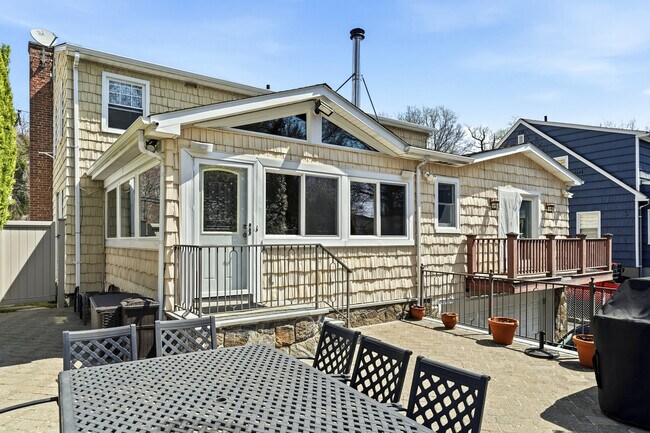 Building Photo - 317 Hornidge Rd