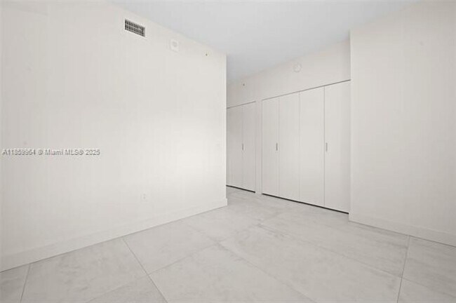 Building Photo - 700 NE 24th St