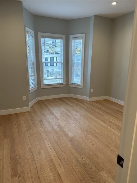 Building Photo - 61 Springfield St