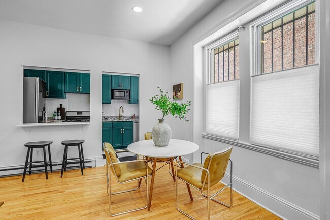 Building Photo - Mt. Pleasant Condo | 2 Bed | 2 Bath | 1,250 Sf