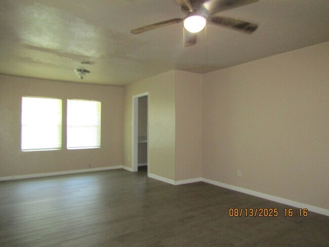 Building Photo - Move In Special: $250 off on The First Full Month' Rent!