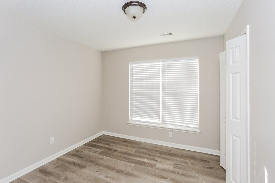 Building Photo - 2082 Chapel Creek Rd