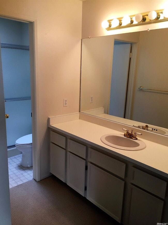 Building Photo - 3 bed 2 bath House