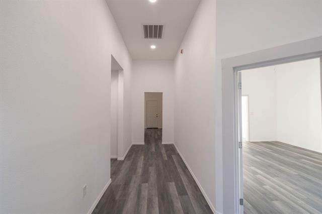 Building Photo - 415 W 7th St