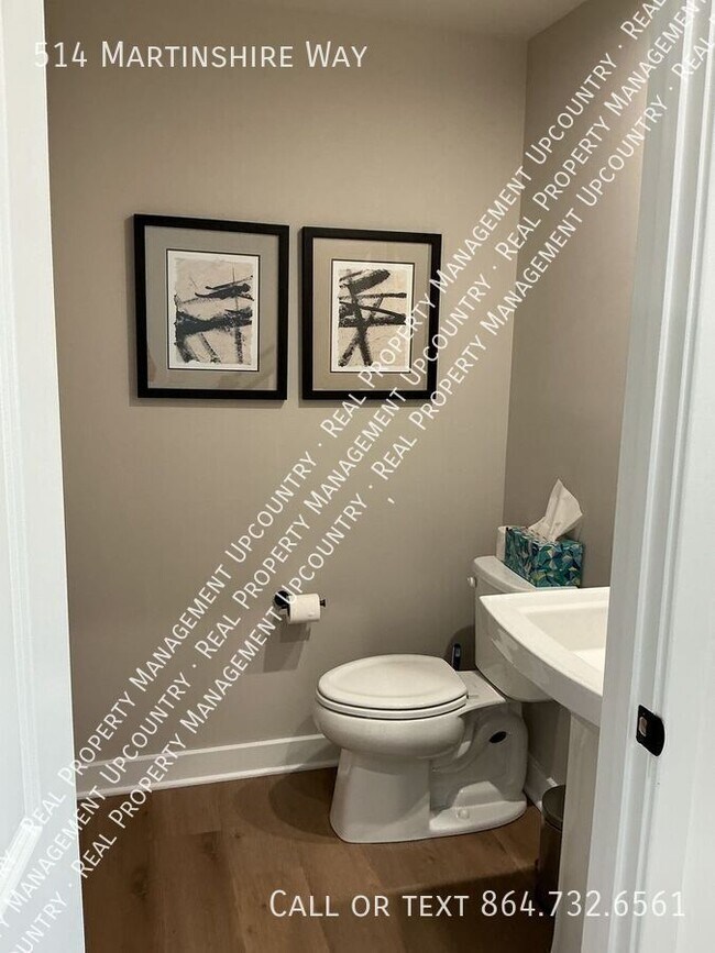 Building Photo - 514 Martinshire Way